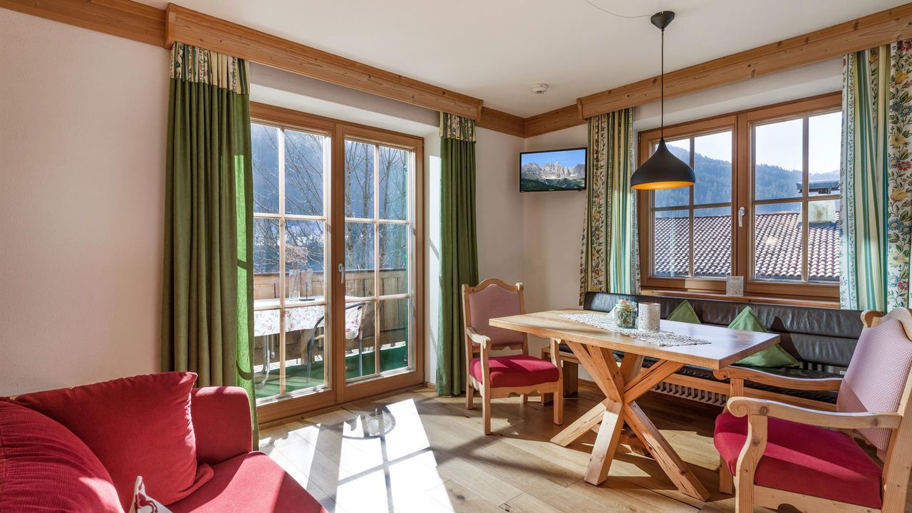 Wohnstube mit Sonnenbalkon Wohnstube mit Sonnenbalkon
